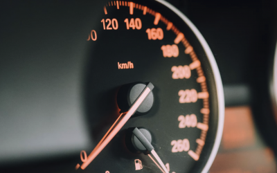 特斯拉可以边玩游戏边开车?美国监管机构介入调查安全隐患