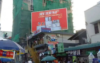 我在非洲的集市给中国品牌打广告