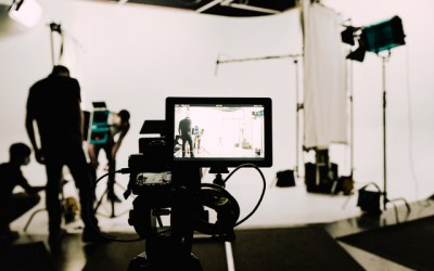 我,给外国人写小说,月薪2万元